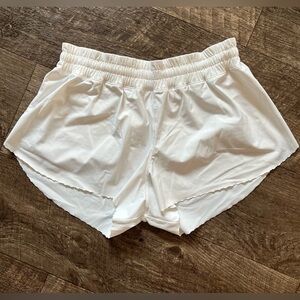 Lululemon white 8 scallop shorts great condition